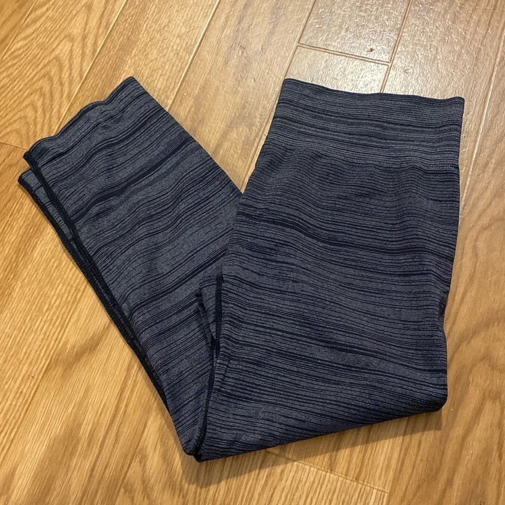 Fabletics Women’s Grey Black Striped  High Rise Capris (Size 8)